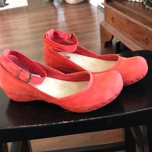 Vialis Lola in Red Nubuck, 36, 6B